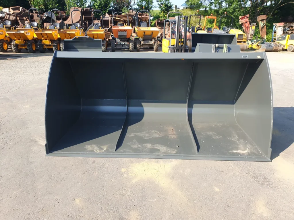 3,5 m³ zaobljena lopata XXL z JCB Q-Fit