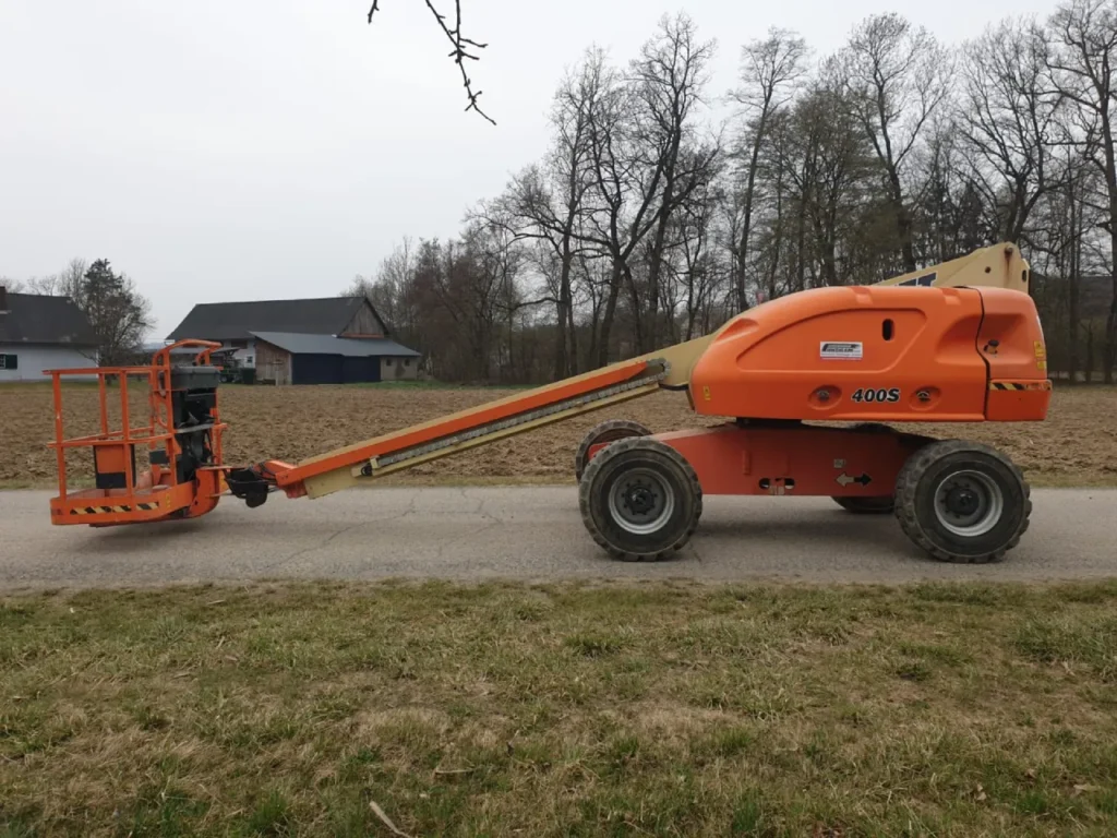 JLG - 400 str