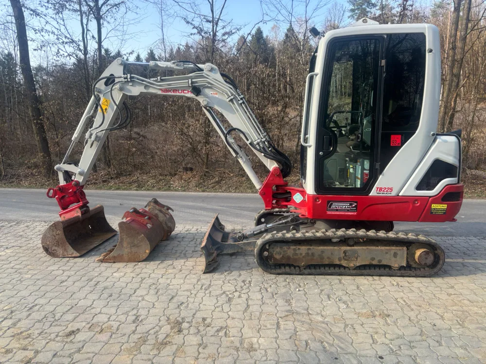 Takeuchi - TB 225