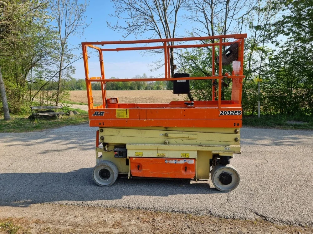 JLG - 2032 ES