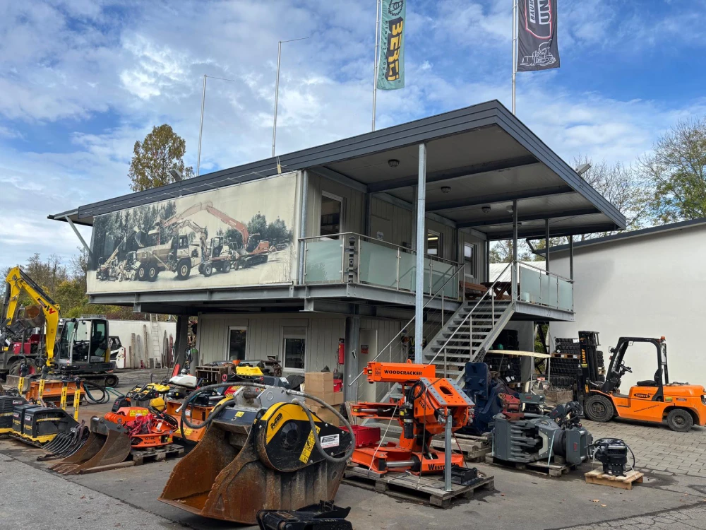 Bürocontaineranlage mit Stahlkonstruktion, Großraumbüro und Lagerflächen – 133,58 m²